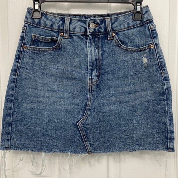 Wild Fable Raw Hem Denim High Waisted Mini Skirt Size 4 - Picture 1 of 8